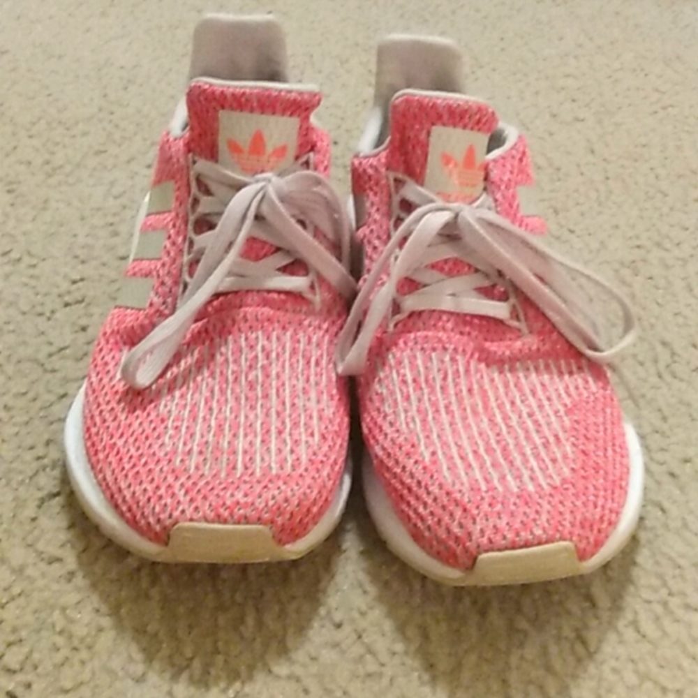 Adidas swiftrun shoes